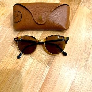Brown tortoise Ray-Ban sunglasses